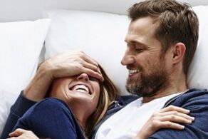 A man suffering from the abacterial form of prostatitis benefits from an intimate relationship with a woman